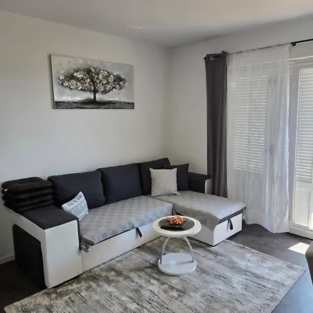 Andiks Apartment *